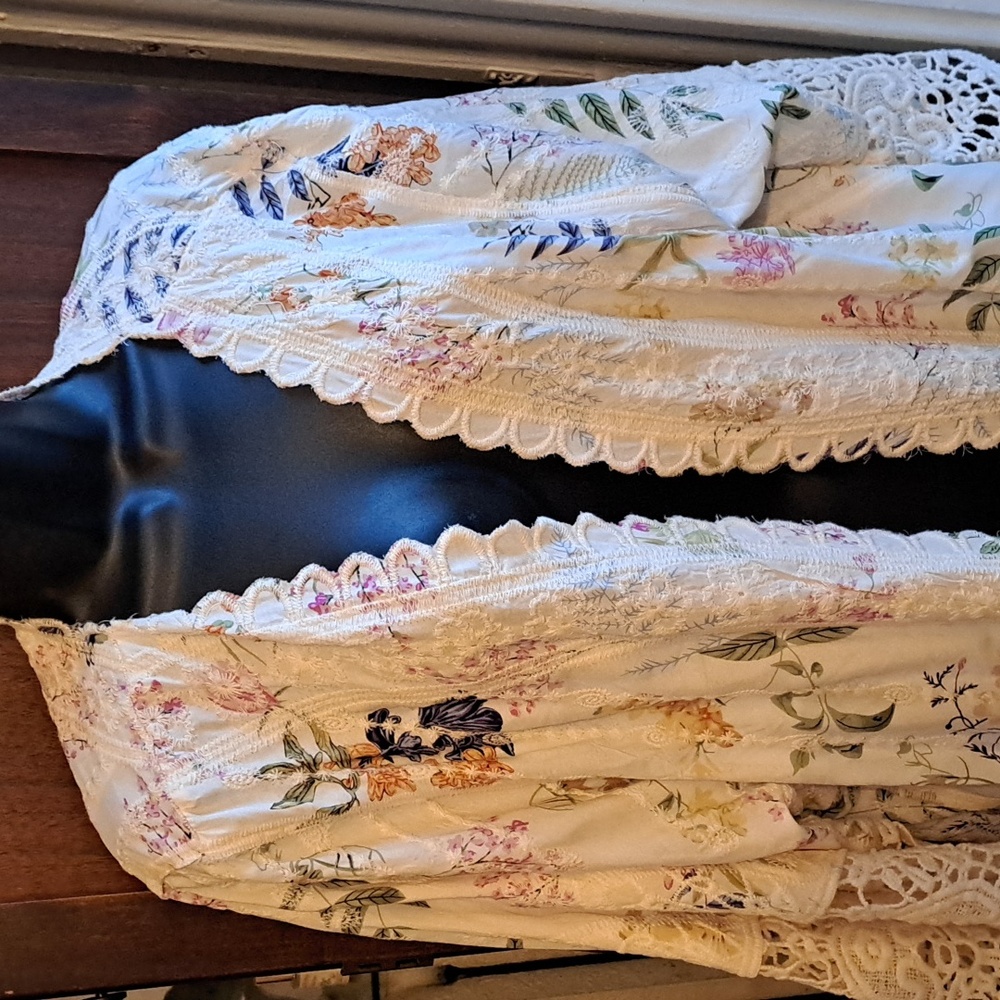 Solitaire Woman's Size 3X Cream Botanical Floral Lace Kimono Open Cardigan - Picture 5 of 7